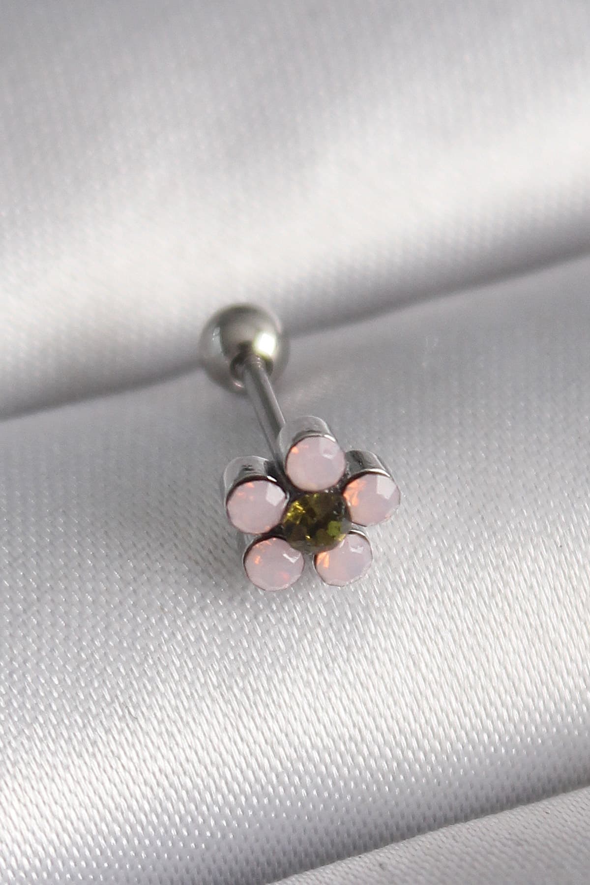 316l-celik-gumus-renk-zirkon-tasli-cicek-tragus-piercing-1201141