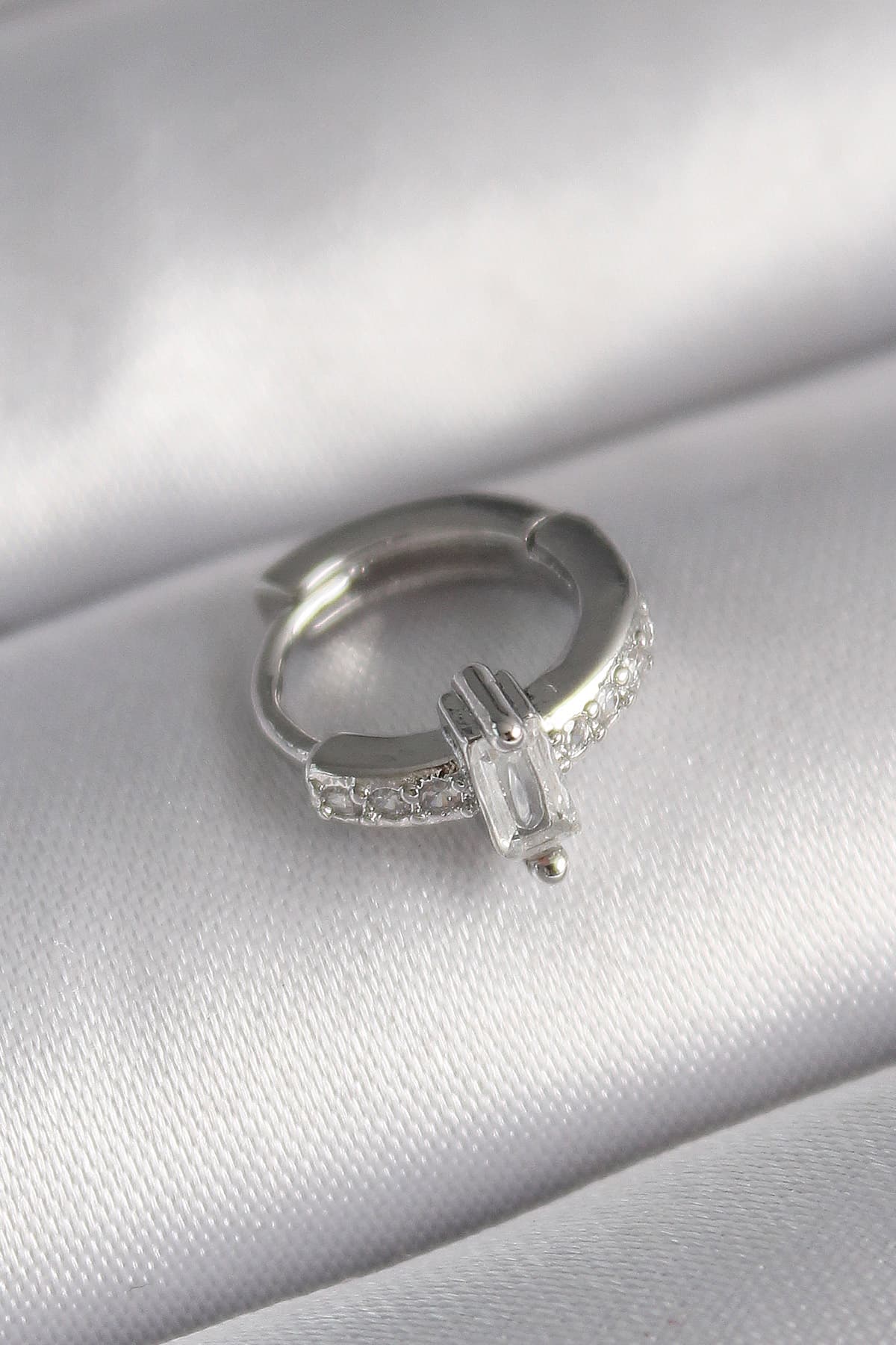 316l-celik-gumus-renk-zirkon-tasli-tragus-piercing-1201171
